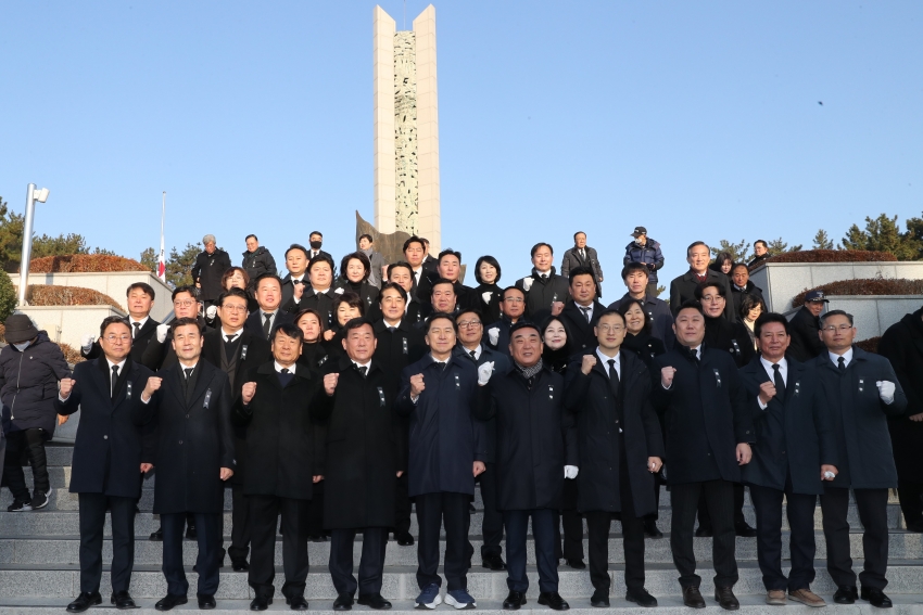 2025 을사년 새해 현충탑 참배행사_1