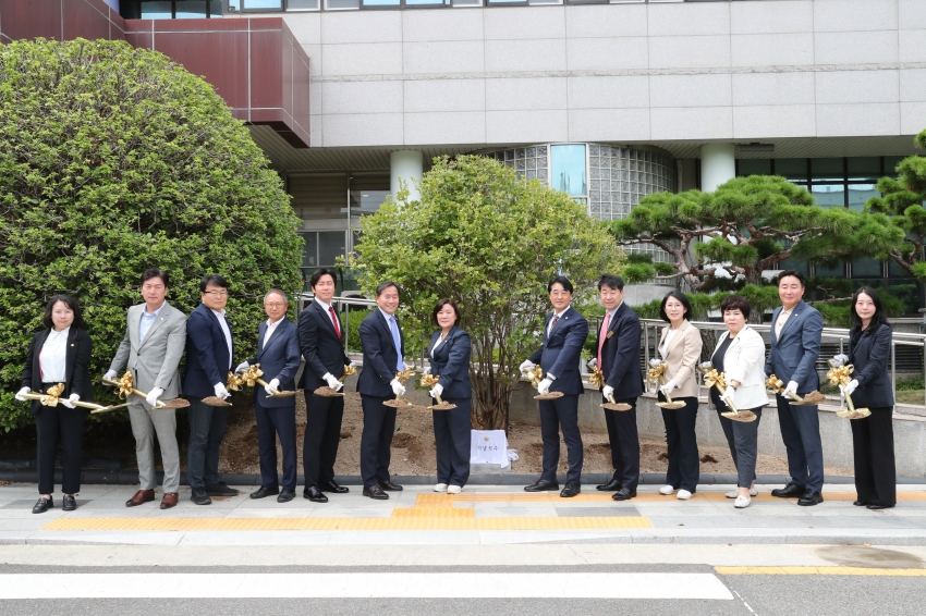 남구청 개청 40주년 기념식수 시삽 및 제막 행사_1