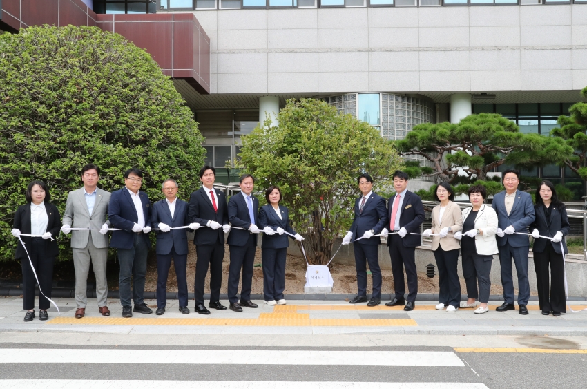 남구청 개청 40주년 기념식수 시삽 및 제막 행사_2
