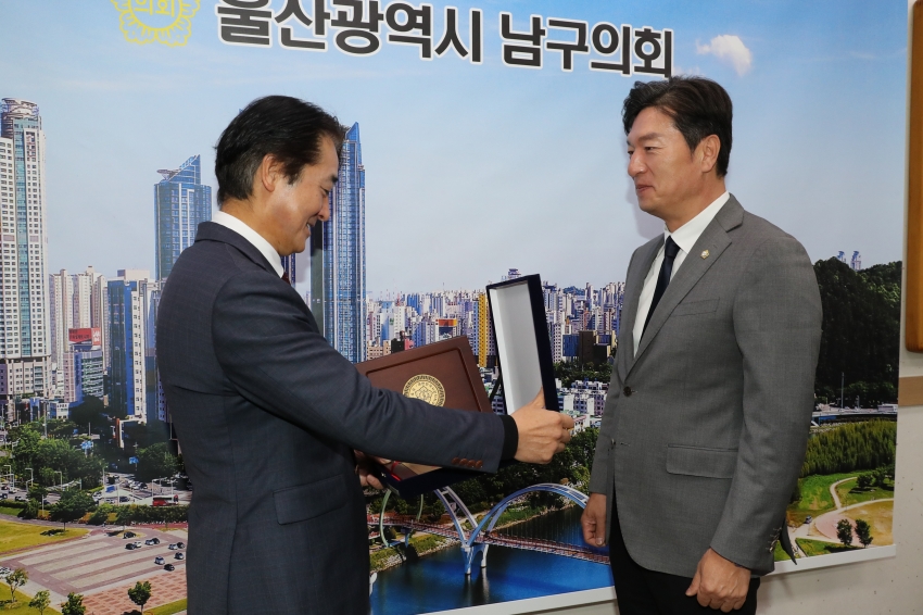 박영수의원 전국시군구의장협의회 의정봉사상 수상_1
