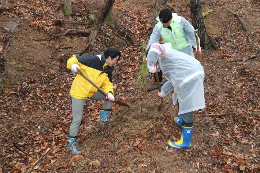 제81회 식목일 기념 나무심기_5