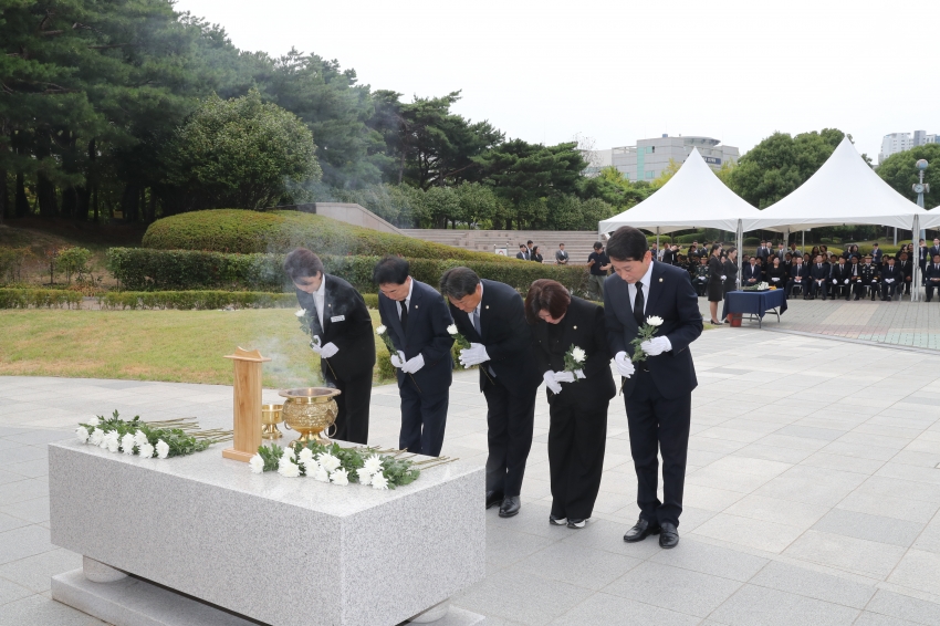 제81주년 광복절 기념 울산항일독립운동 기념탑 참배_4