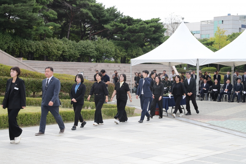 제81주년 광복절 기념 울산항일독립운동 기념탑 참배_7