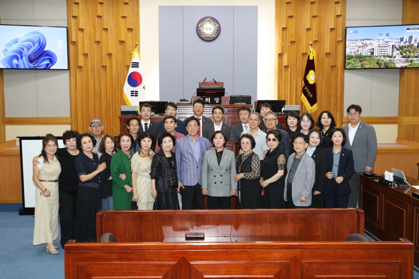 의회를 사랑하는 사람들 울산남구지회, 옥동시니어댄스 동아리팀 본회의 방청 및 기념촬영_0
