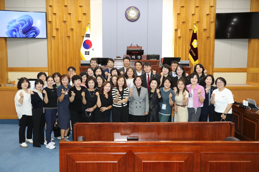 의회를 사랑하는 사람들 울산남구지회, 옥동시니어댄스 동아리팀 본회의 방청 및 기념촬영_3